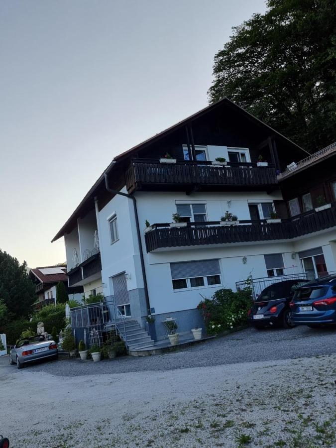 Ferienhaus Burgblick Treffen Exterior foto